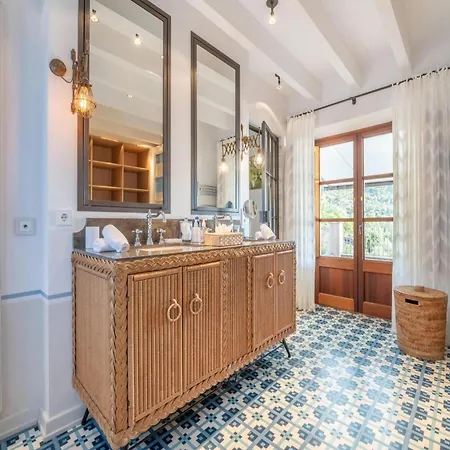 Inviting With Private Pool