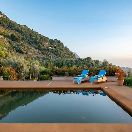 Inviting With Private Pool