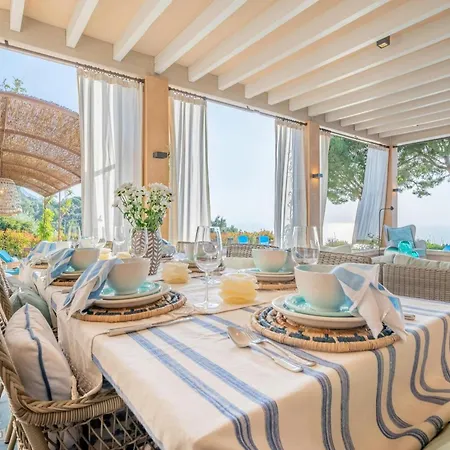 Holiday home Inviting With Private Pool