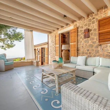 Inviting With Private Pool