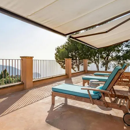 Inviting With Private Pool